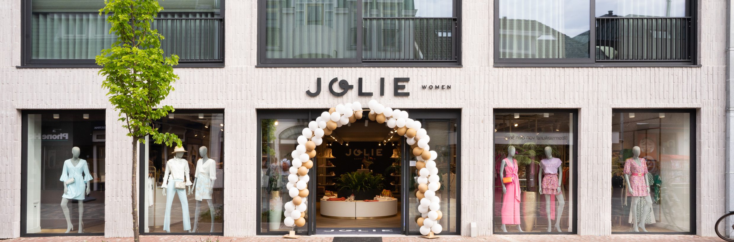 Jolie Women
