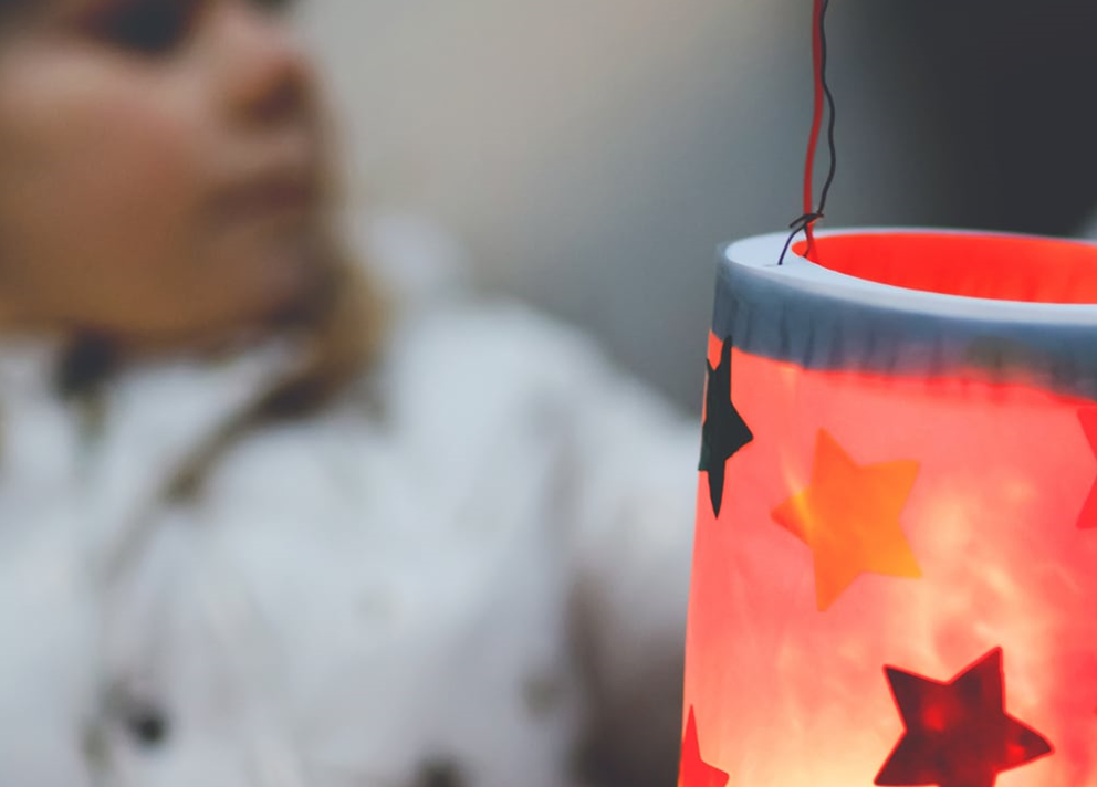 KOOPZATERDAG (tot 21 uur) MET LAMPIONNEN- & SNOEPJESTOCHT